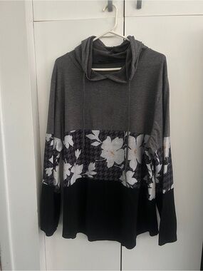 Women's Gray & Black Floral-Panel Hooded Pullover